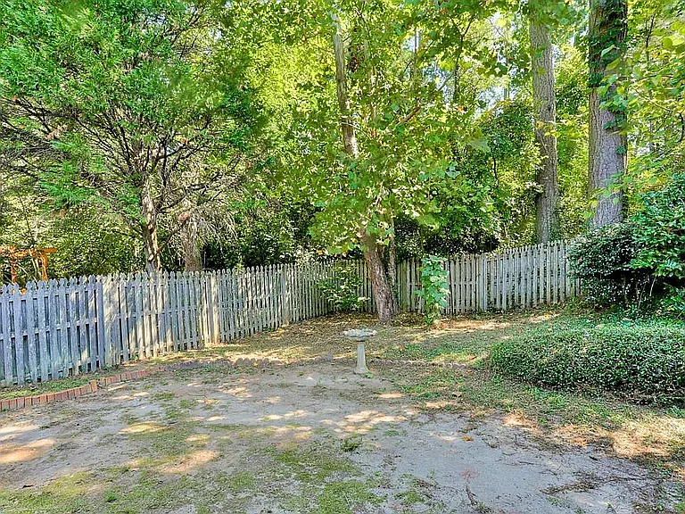2907 Pointewest Dr — Photo 10