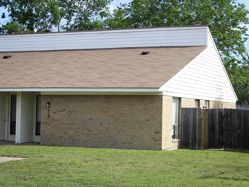 2nd image of 1419 Dexter Dr