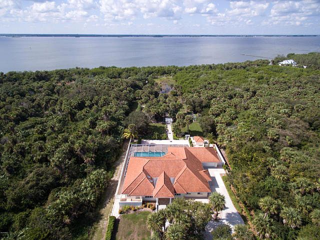 739458