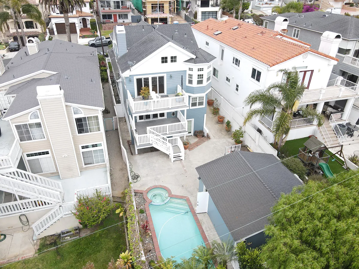 Building Photo - 409 S Gertruda Ave