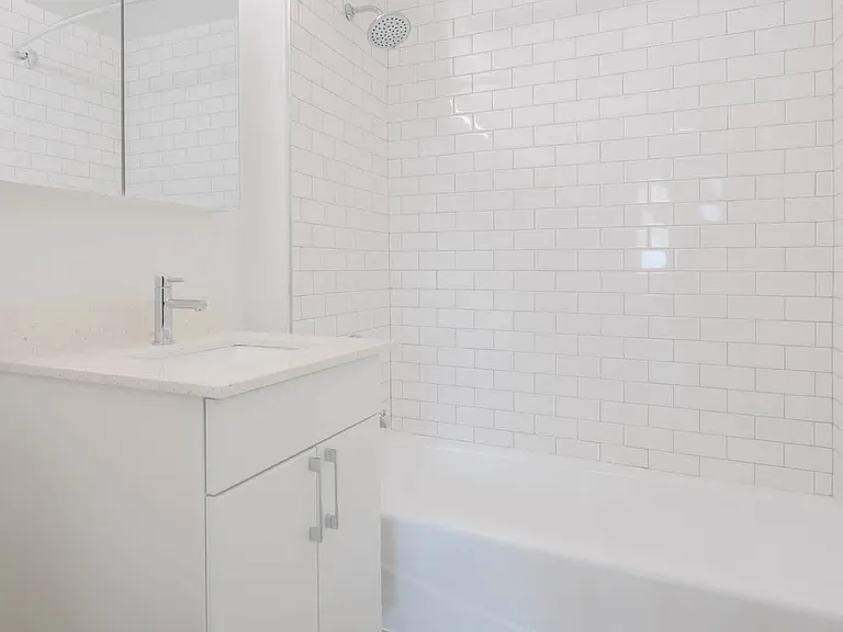 400 W 37th St #7R — Photo 15