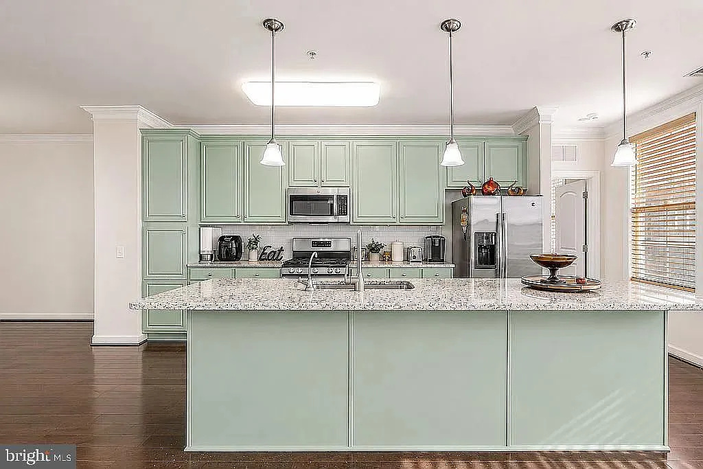 2 bed, 2.0 bath, 1333 sqft, $2,999 — Photo 3