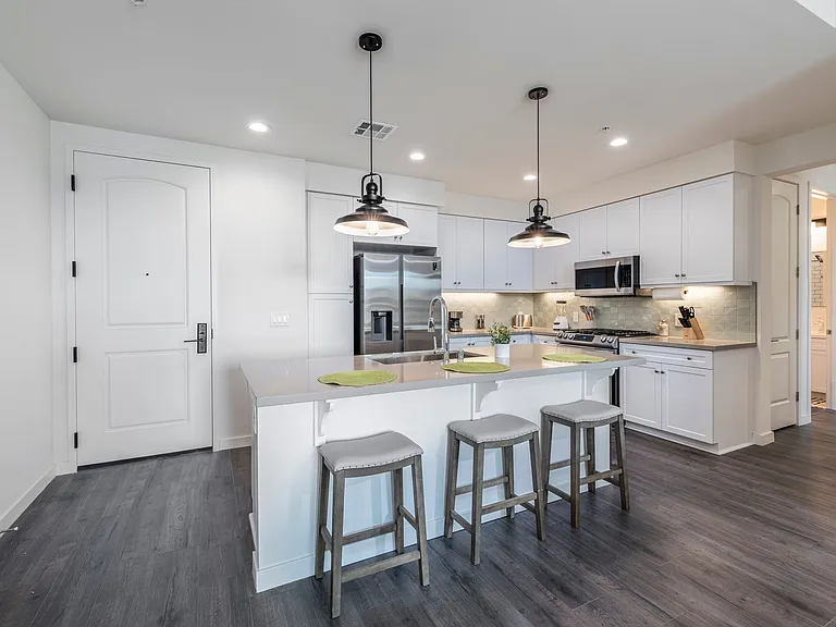 Mission View Residences — Photo 39