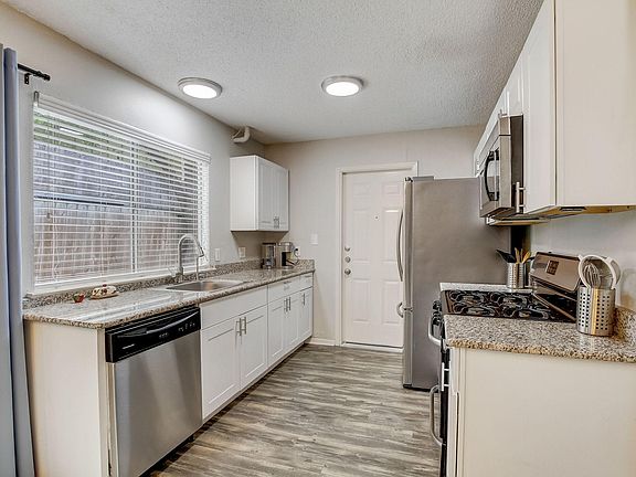 2nd image of 9011 Quail Valley Dr #B