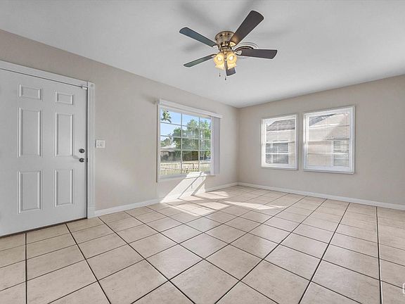 4th image of 604 Arvin St