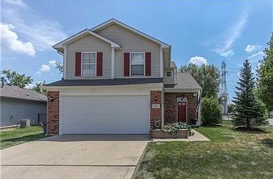Well maintained home in great location!