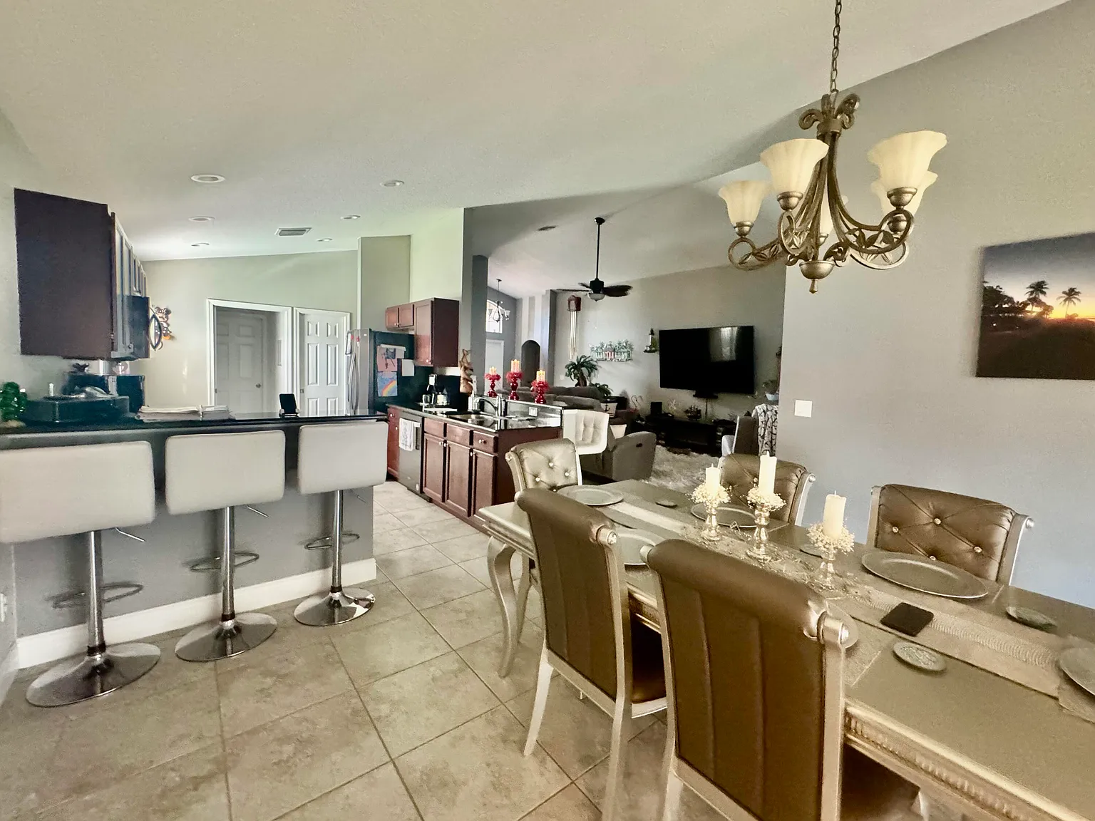 4 bed, 2.0 bath, 1774 sqft, $3,200 — Photo 3