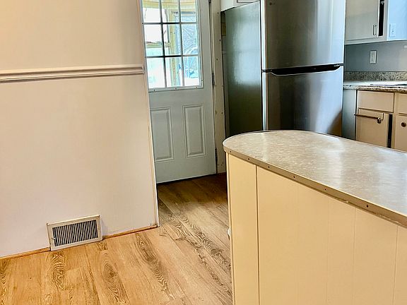 3rd image of 69 Rutter St