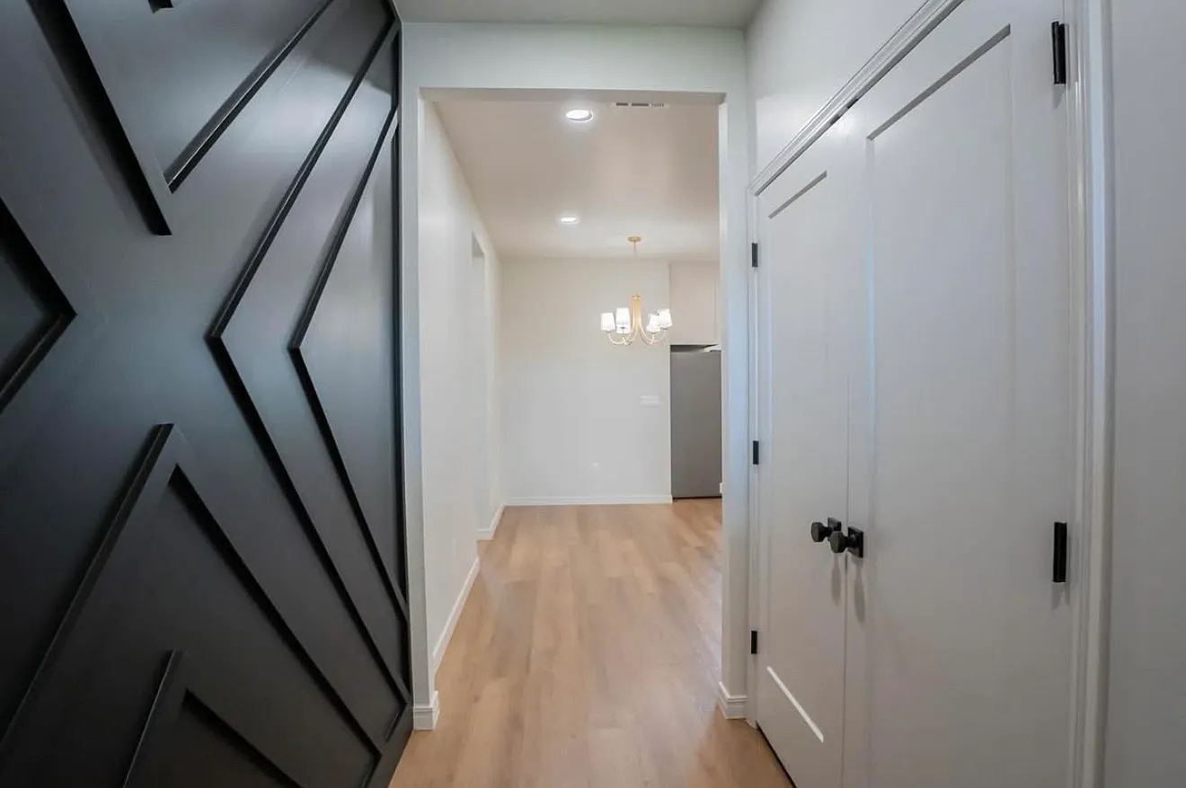 3 bed, 1325 sqft, $2,050 — Photo 4