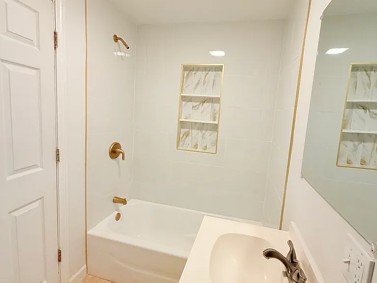 8 Locust St #1 — Photo 7