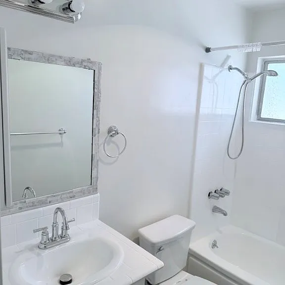 Bayview Apartments — Photo 16