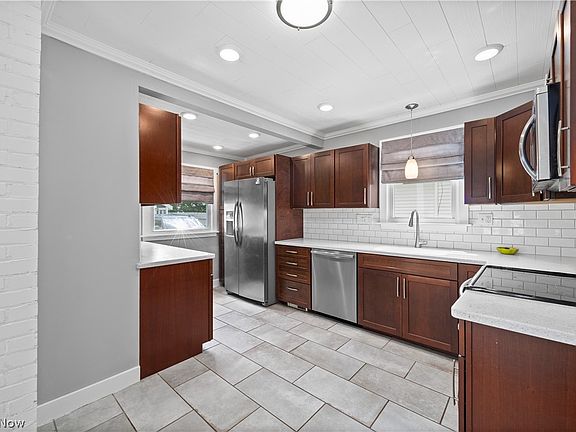 4th image of 337 Harvard Ave