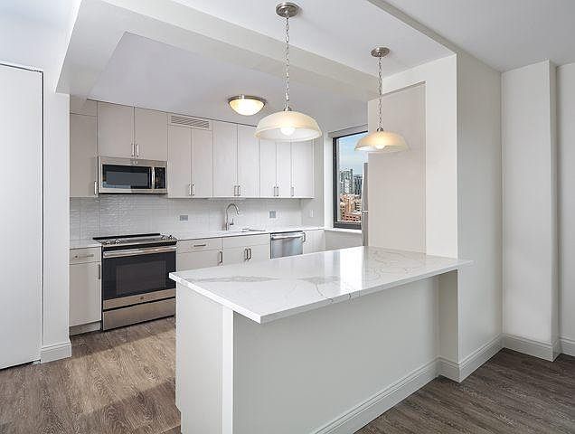 1st image of 325 W Grand Ave #2216