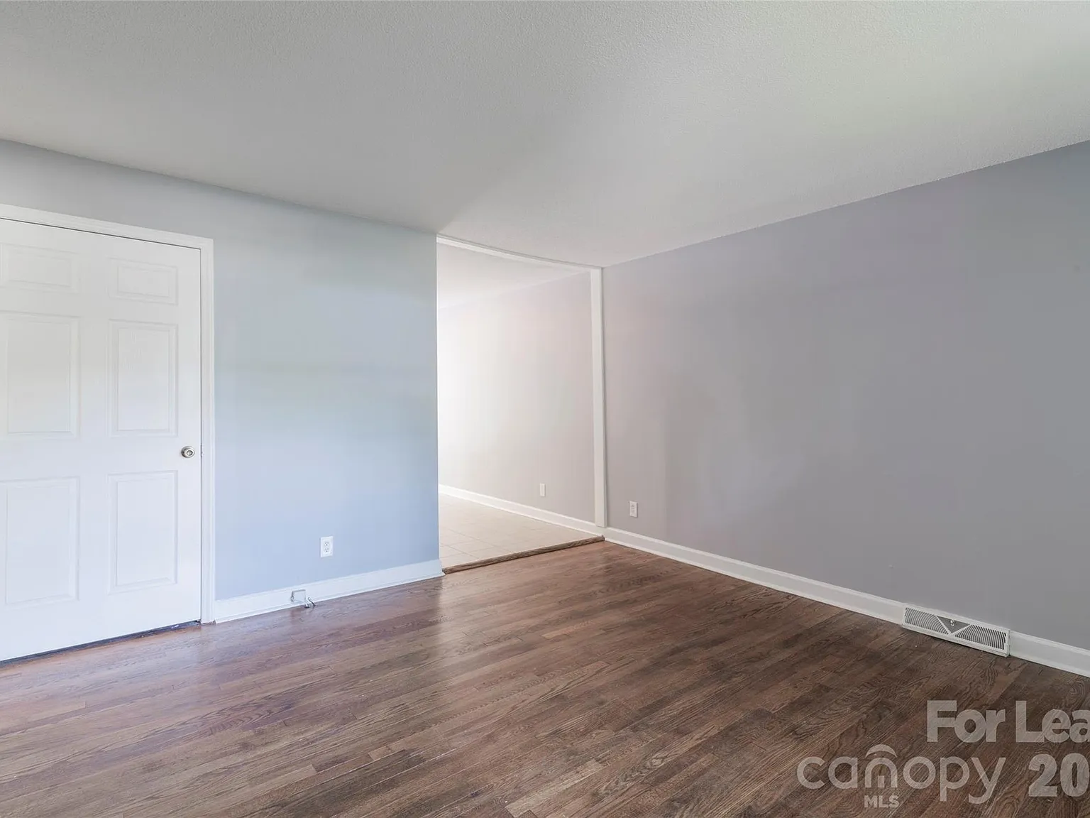 3331 Erskine Dr — Photo 4