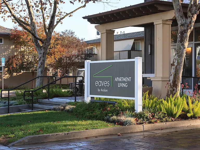 Exterior Leasing Center
