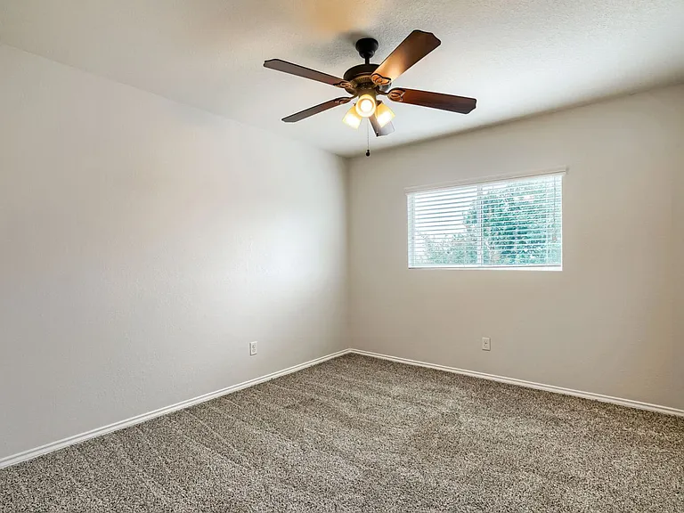 25251 Cambridge Wl — Photo 20