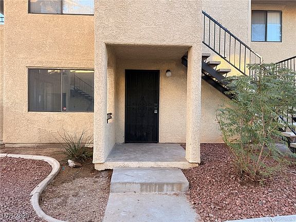 2nd image of 601 Cabrillo Cir Unit 211