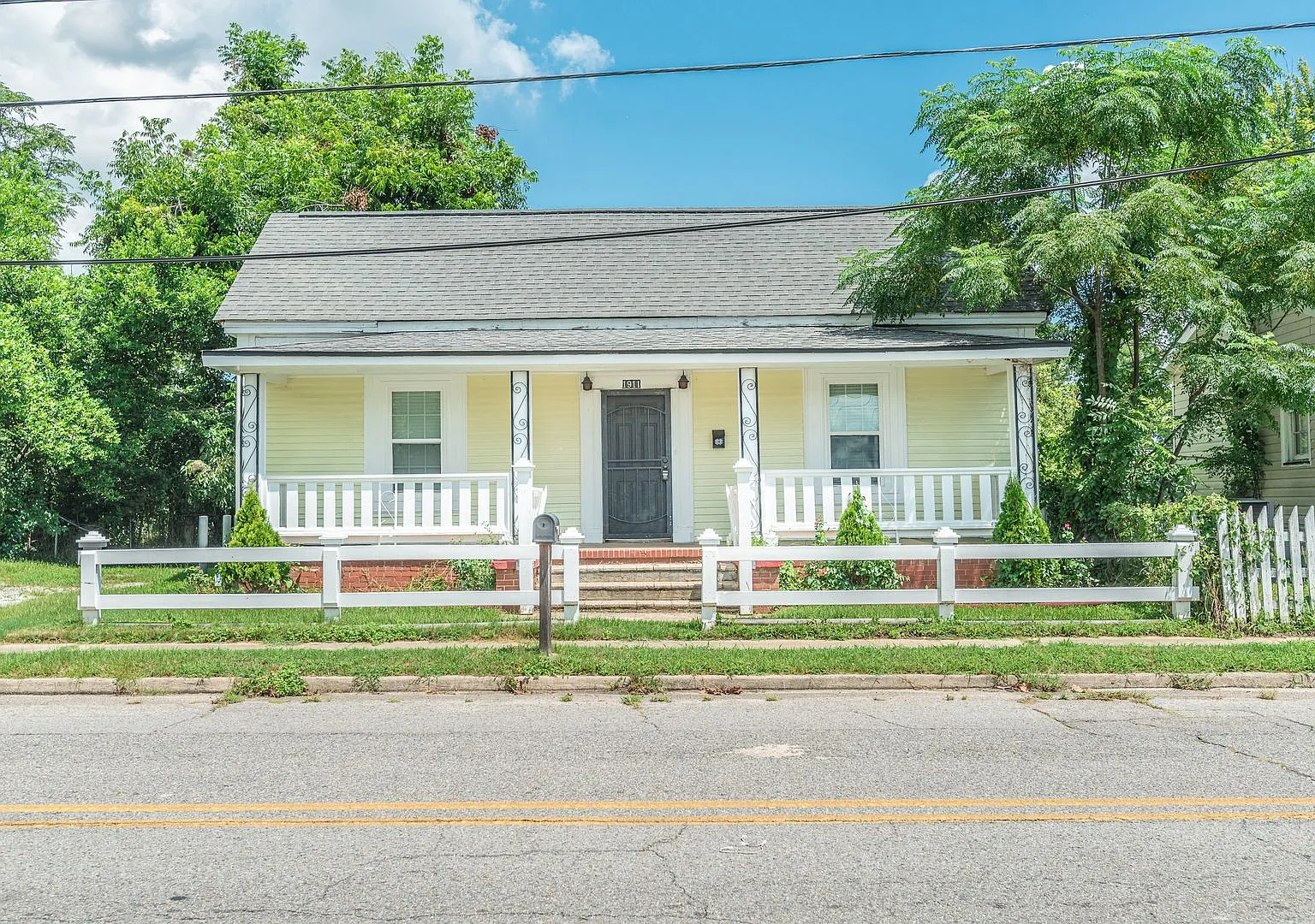 Section 8 Accepted! Welcome To This Beautiful 4-Bedroom, 2-Bathroom Home Located In The Charming ... — Photo 1