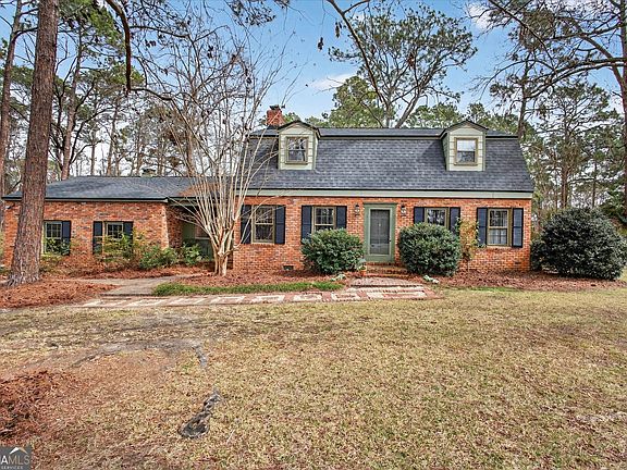 2nd image of 9 Country Squire Dr