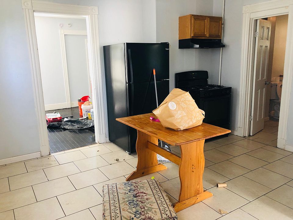 1st image of 125 Dewitt St #1