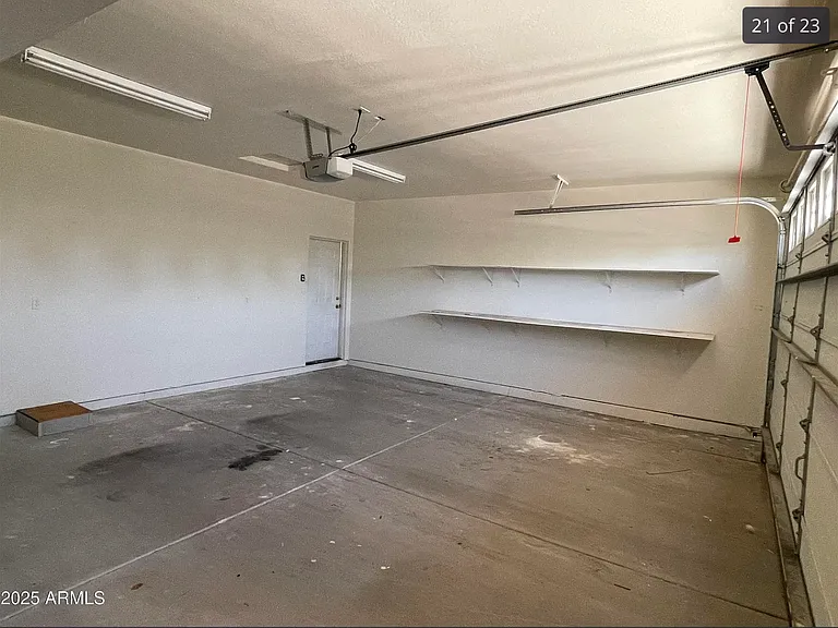 512 W Brown St — Photo 18