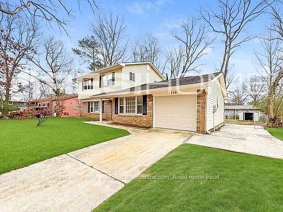 2nd image of 1579 Wren Rd