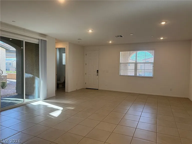 208 Vanhoy Ave — Photo 3