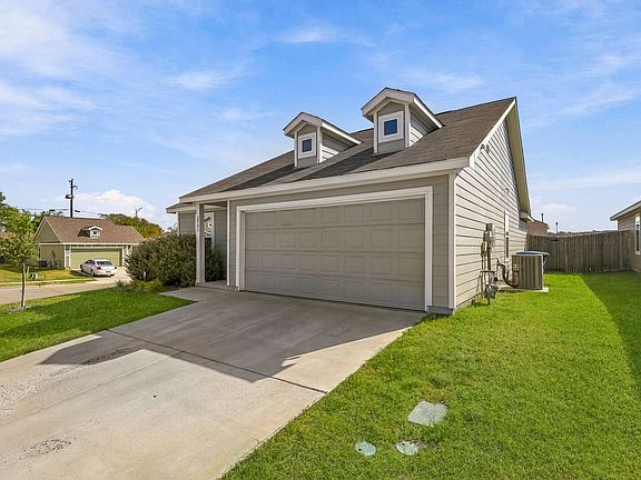 3rd image of 2901 Questa St