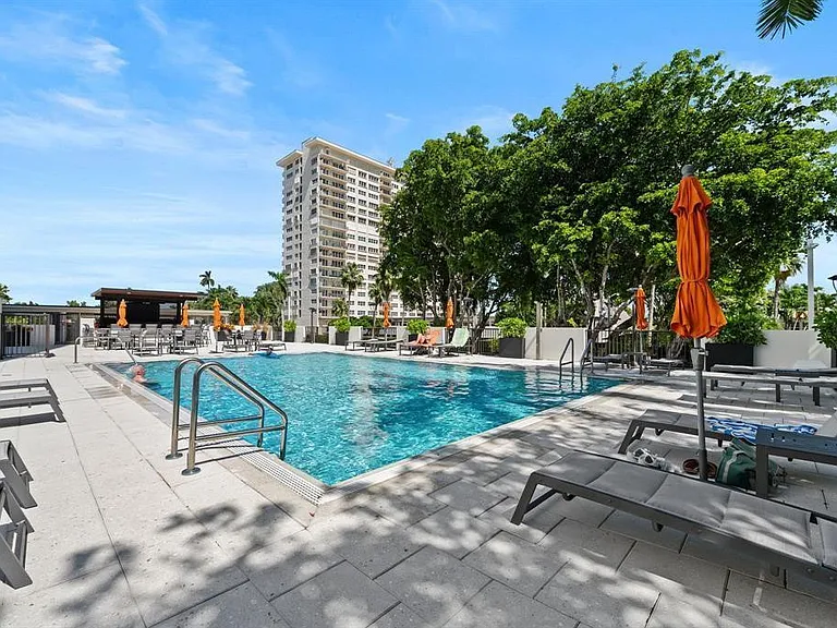 340 Sunset Dr #401 — Photo 28
