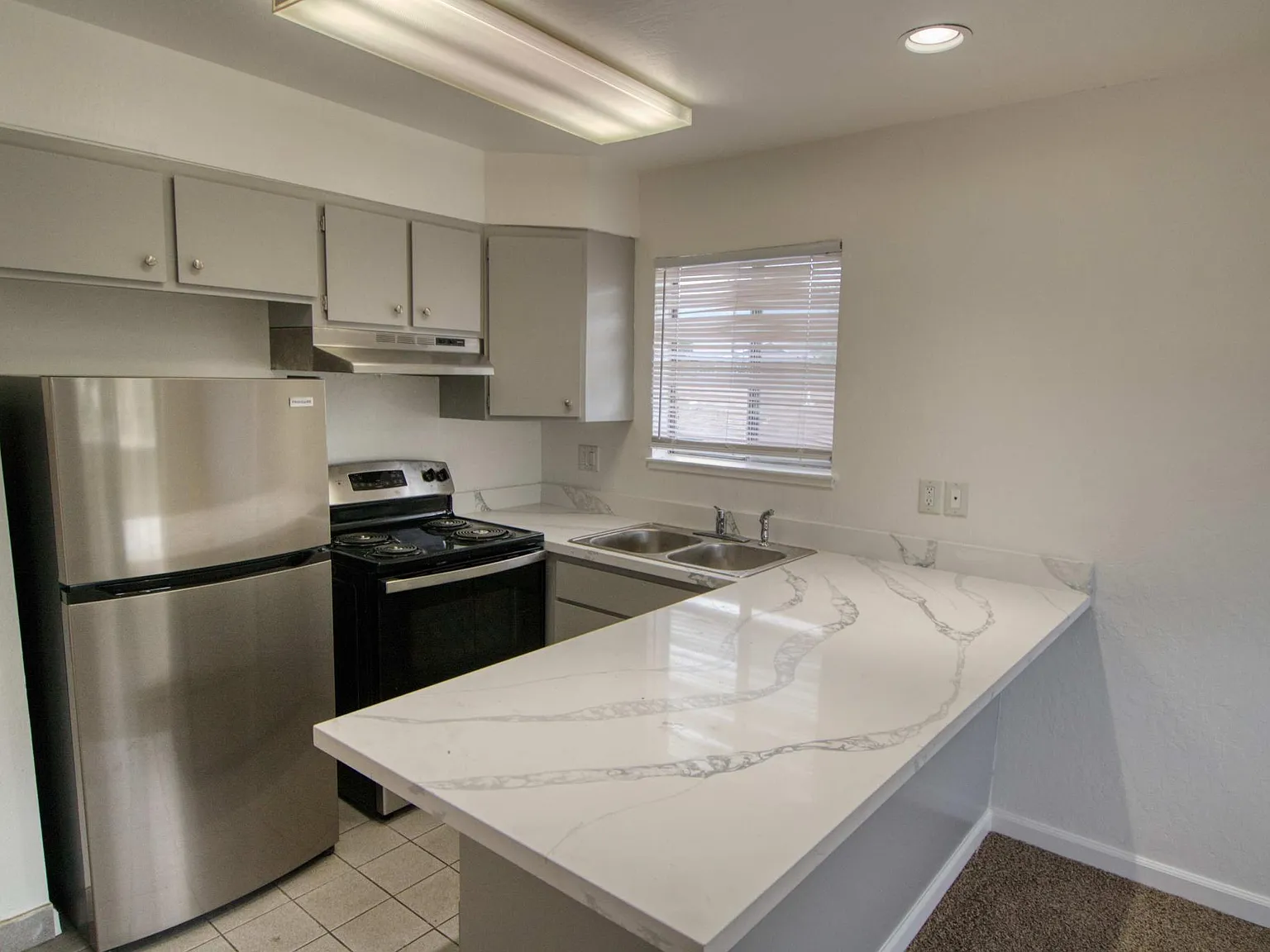 2 bed, 800 sqft, $1,250 — Photo 2
