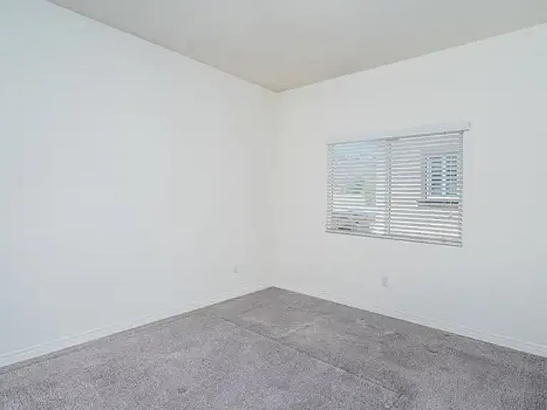8123-8137 Cascio Ct — Photo 25