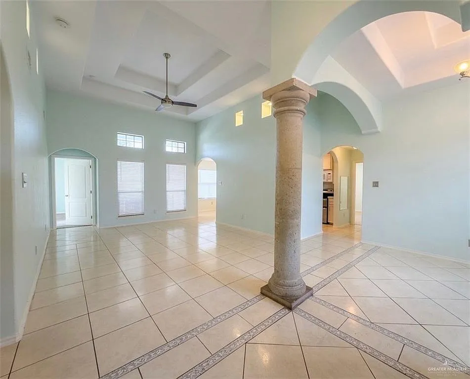 4 bed, 3.0 bath, 1818 sqft, $1,900 — Photo 2