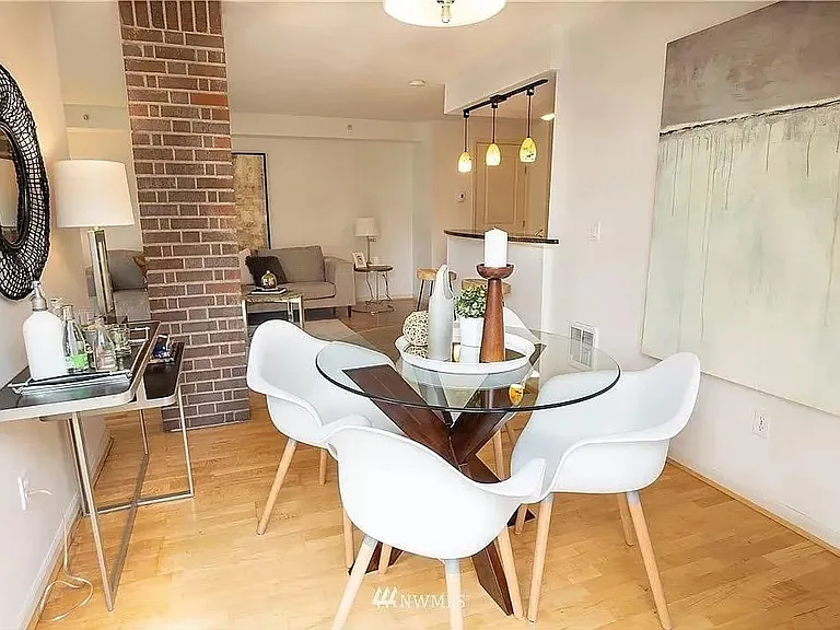 124 Bellevue Ave E #202 — Photo 5