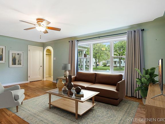 2nd image of 100 E 35th St