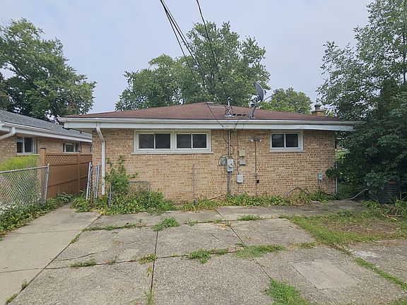 3rd image of 8422 Harding Ave