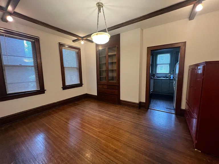 339 W 6th Ave — Photo 5