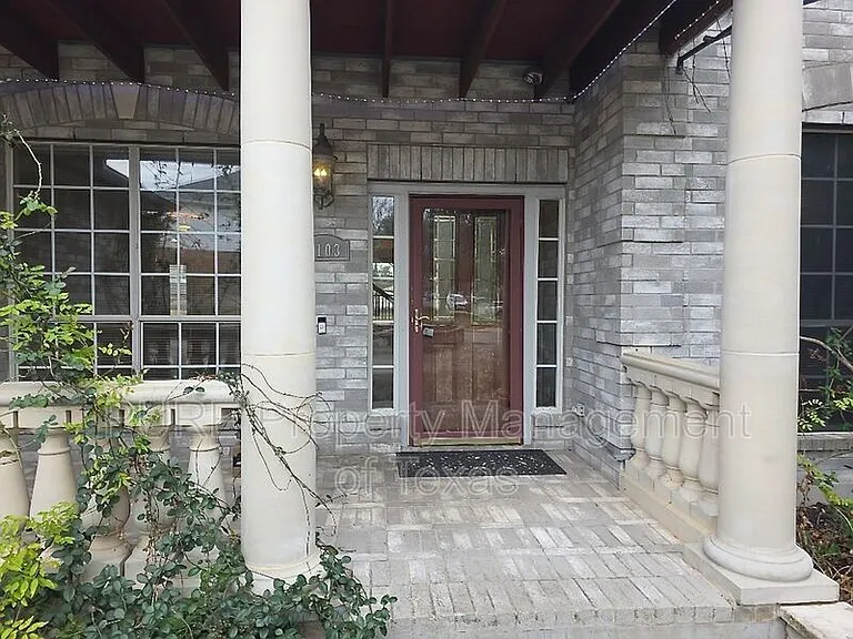1103 Seton Hall Ln — Photo 2
