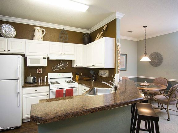 5th image of 13810 Sutton Park Dr N APT 1226