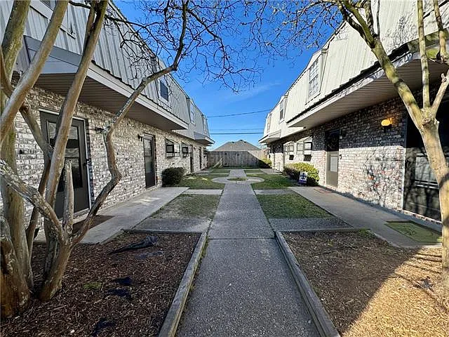 54 Carriage Ln #A — Photo 2