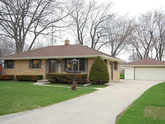 2nd image of 3812 Brooklawn Cir