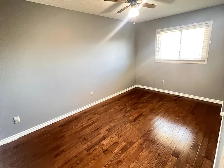 42 Toba Cres — Photo 15