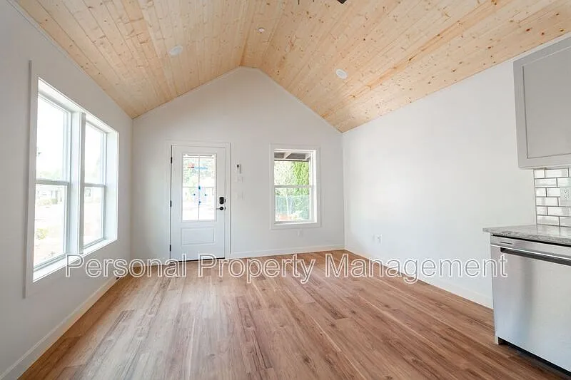 1 bed, 1.0 bath, $1,595 — Photo 3