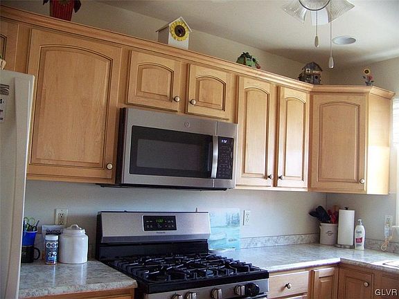 2nd image of 1557 Harvest Dr W