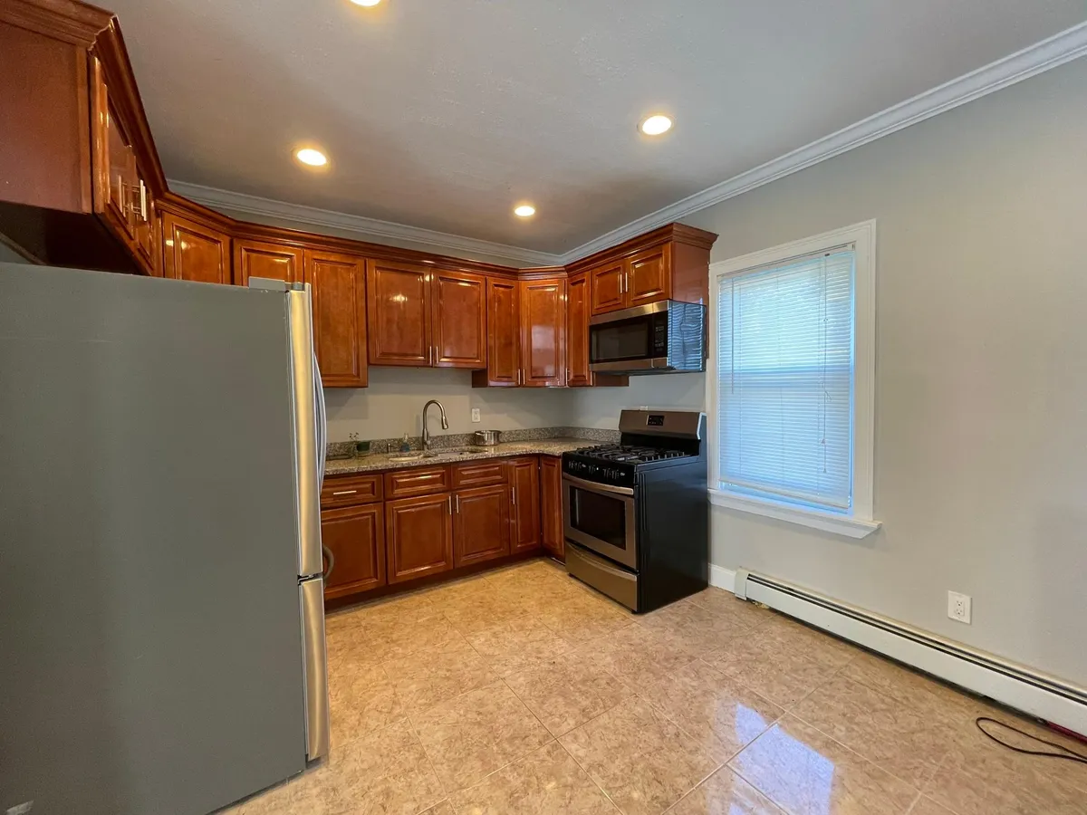 Kitchen / Dining area - 176 Terrace Ave #2