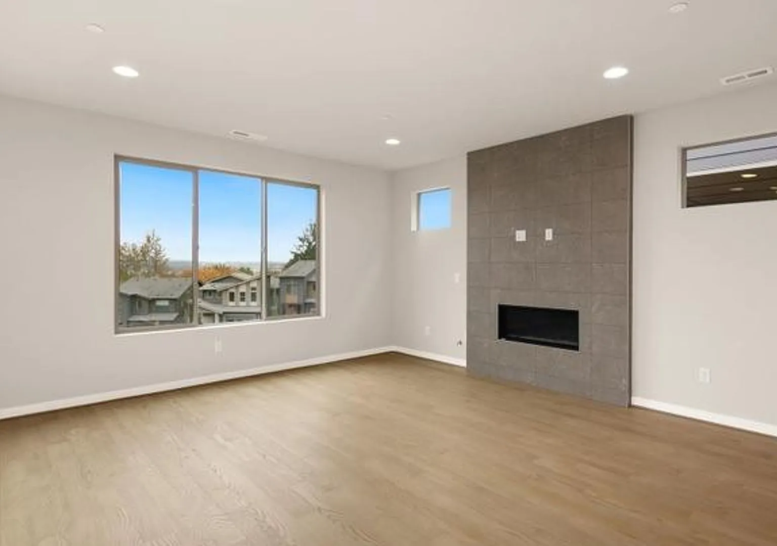 Air Conditioned 4 bed Home in Snohomish with Superb Views — Photo 4