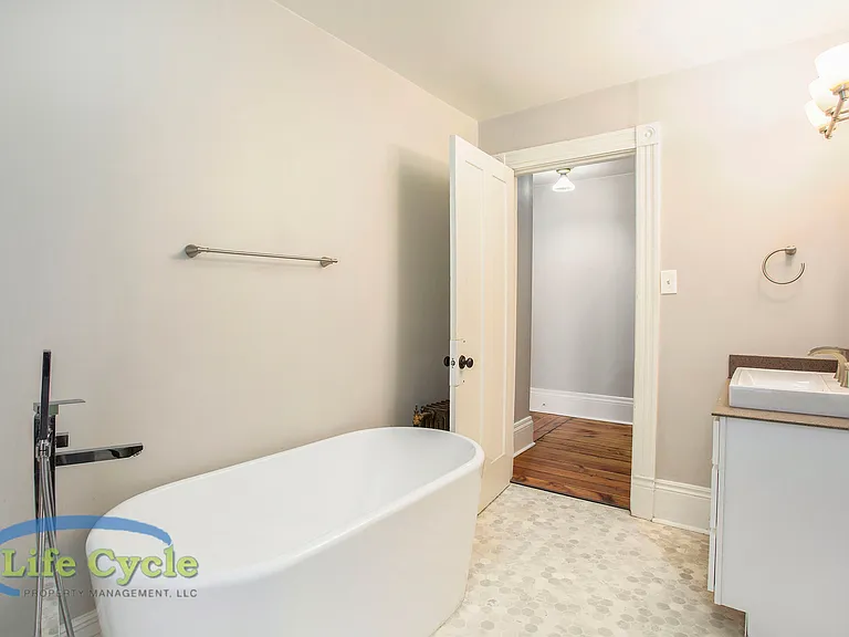 335 Washington St SE — Photo 25