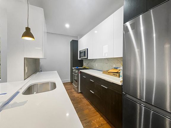 5th image of 69 Pinehurst Ave #4H