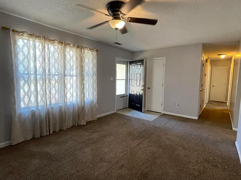 1002 Stillwood Cir — Photo 10