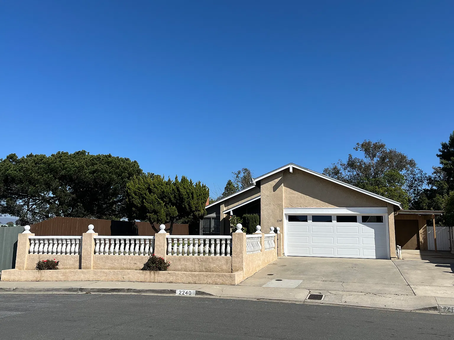 4 bed, 1400 sqft, $4,300 — Photo 1