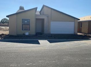 1049 Madrid Avenue N, Tulare, CA 93274